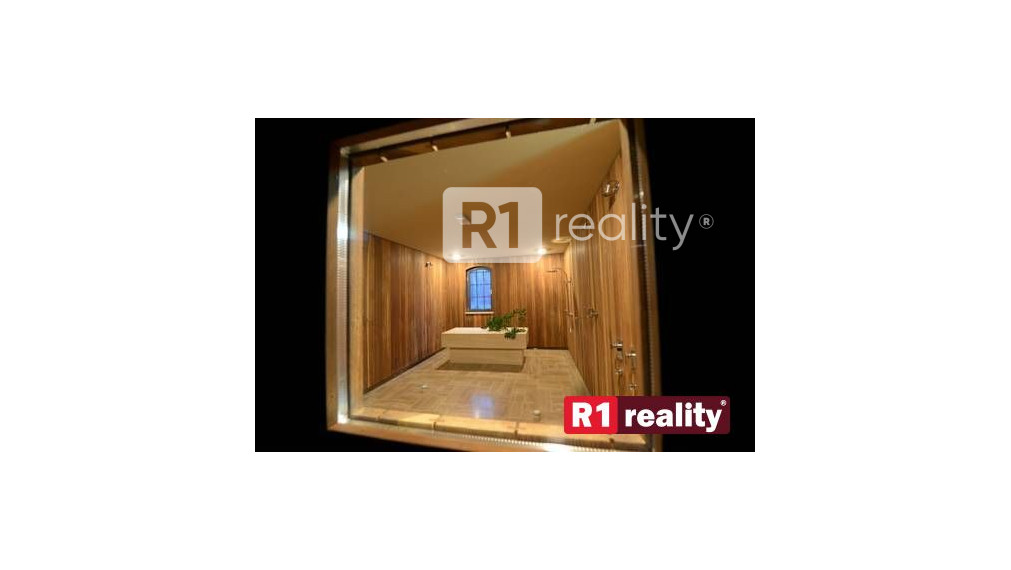 PREDANÉ Historický objekt - zámok /hotel-wellness-restaurant-health ambulance/