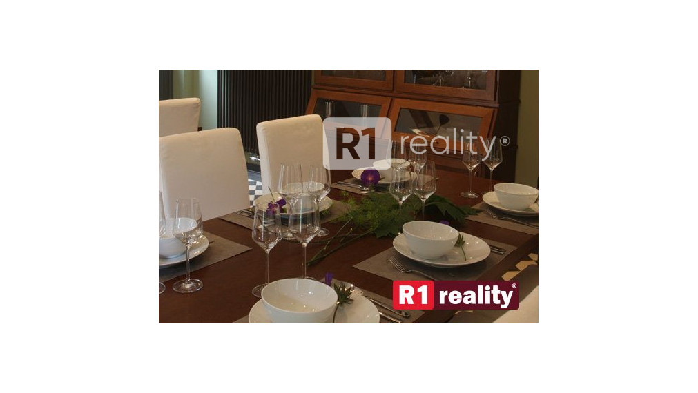 PREDANÉ Historický objekt - zámok /hotel-wellness-restaurant-health ambulance/