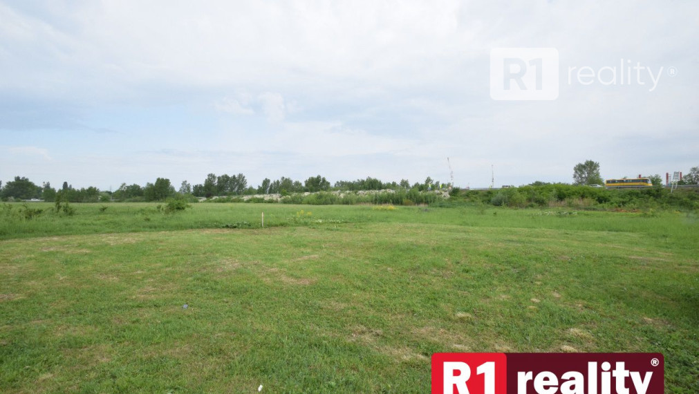 Stavebný pozemok pre podnikanie /logistika, doprava, skladovanie/ Piešťany