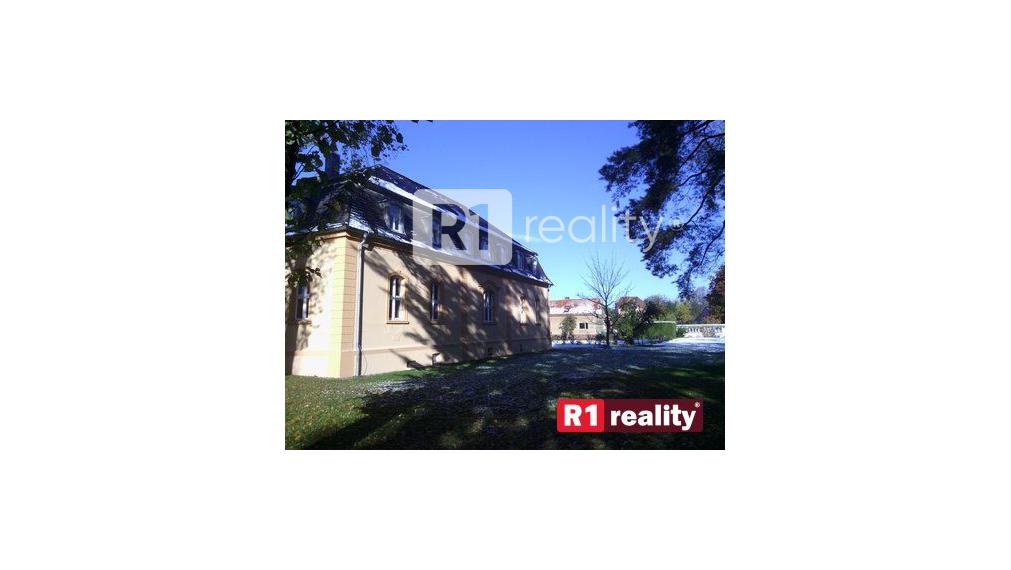 PREDANÉ Historický objekt - zámok /hotel-wellness-restaurant-health ambulance/