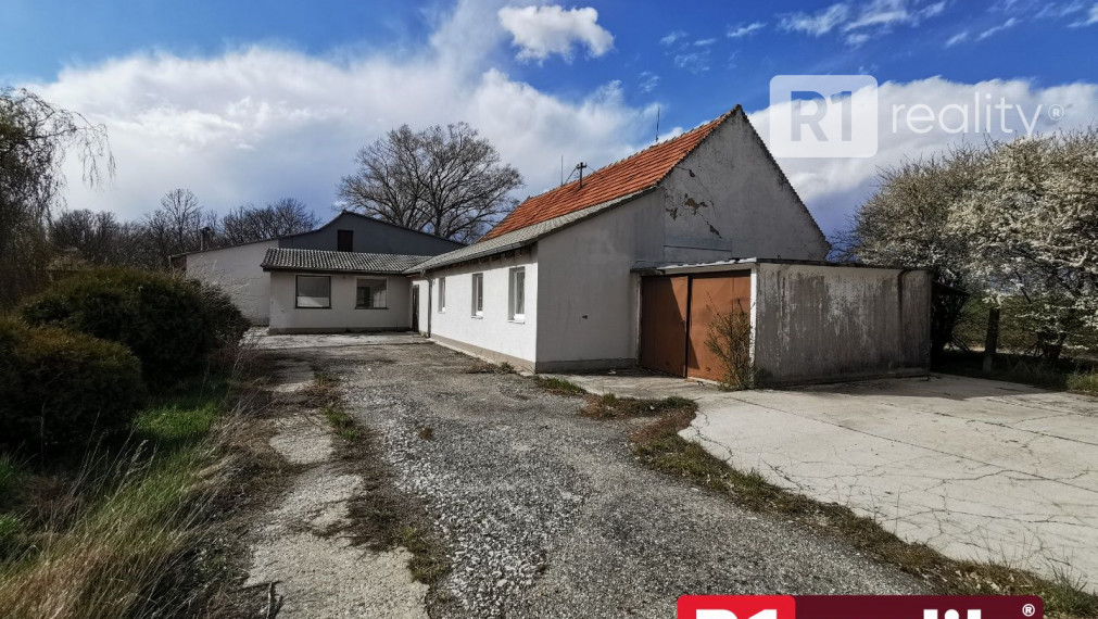 Areál pre výrobu, skladovanie.. /pozemok 2524 m2 m2, všetky IS/ Moravany nad Váhom