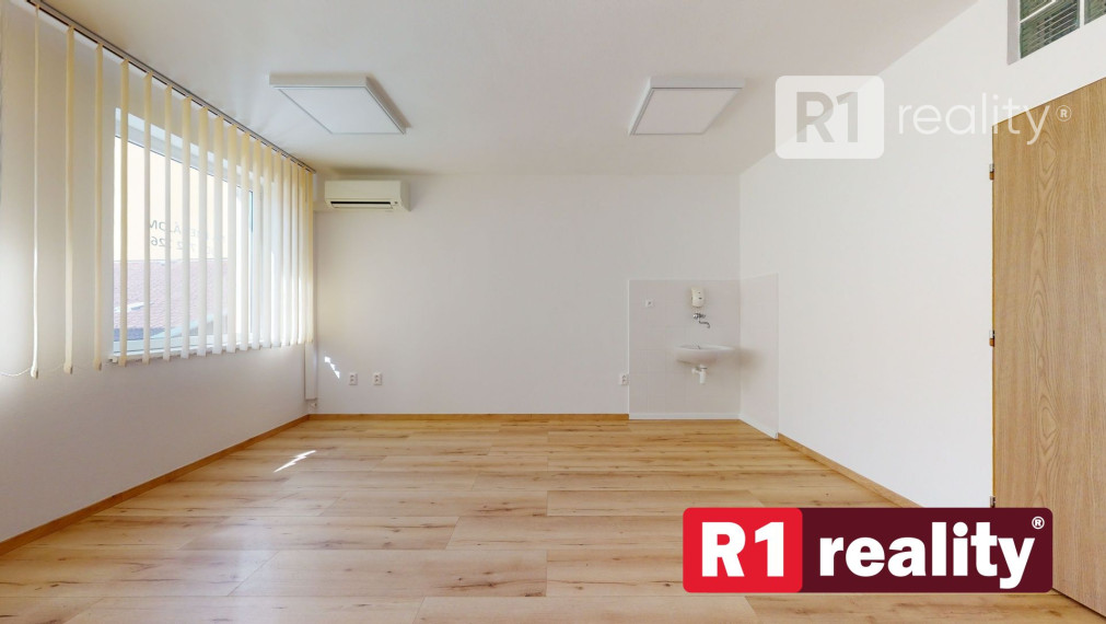 Kancelársky priestor na prenájom, 24 m2, Piešťany-centrum