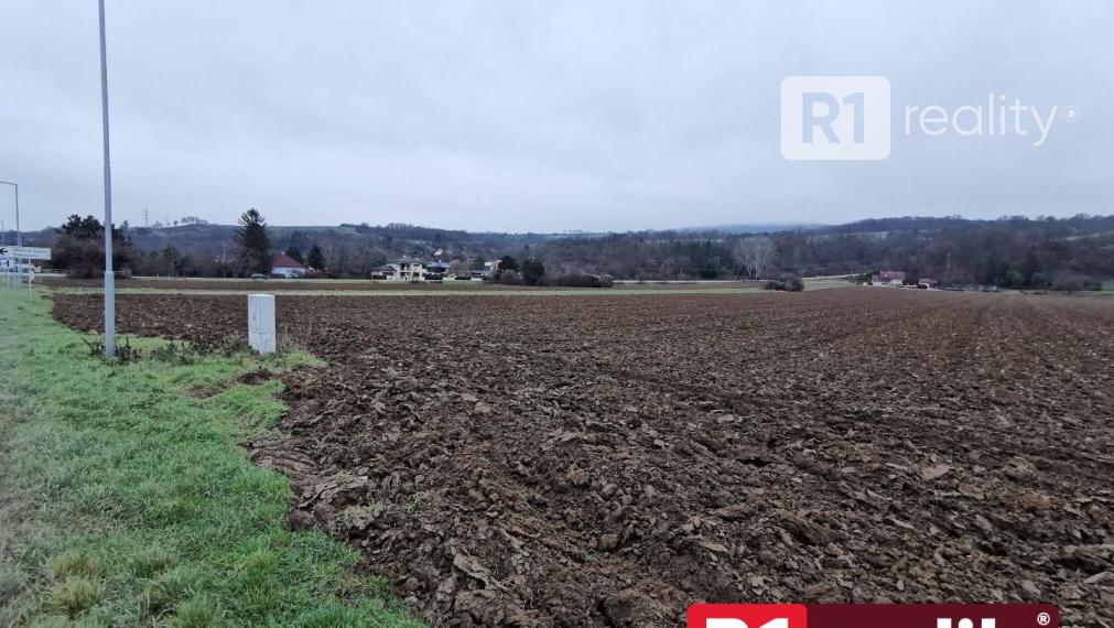 INVESTIČNÝ POZEMOK S VEĽKÝM POTENCIÁLOM / 6343 m2 / Nové Sokolovce