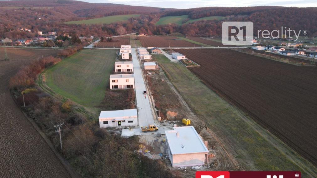 INVESTIČNÝ POZEMOK S VEĽKÝM POTENCIÁLOM / 6343 m2 / Nové Sokolovce