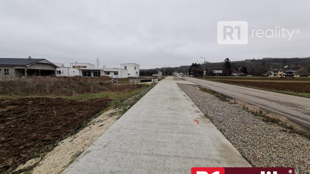 INVESTIČNÝ POZEMOK S VEĽKÝM POTENCIÁLOM / 6343 m2 / Nové Sokolovce