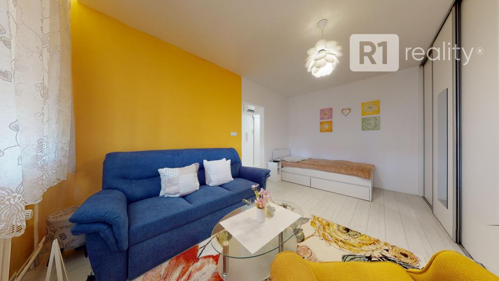 Nádherný 1 izbový byt 37 m2 po kompletnej rekonštrukcii, výťah, balkón, Piešťany-JUH
