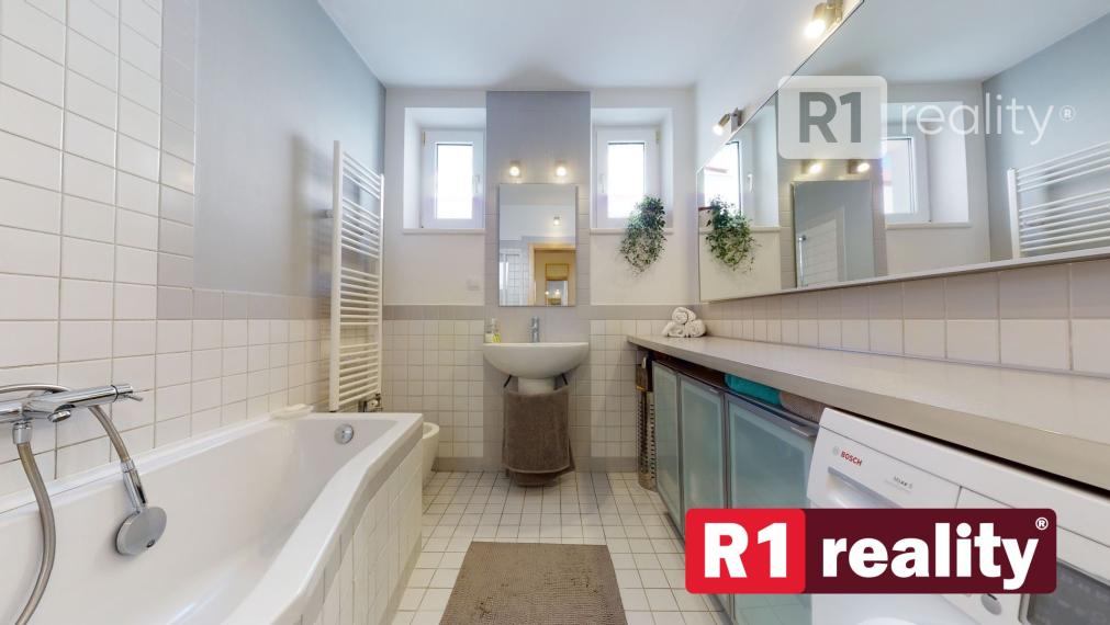 Prenájom 4 izb. rodinného domu /120 m2, záhrada 400 m2/ Banka pri Piešťanoch