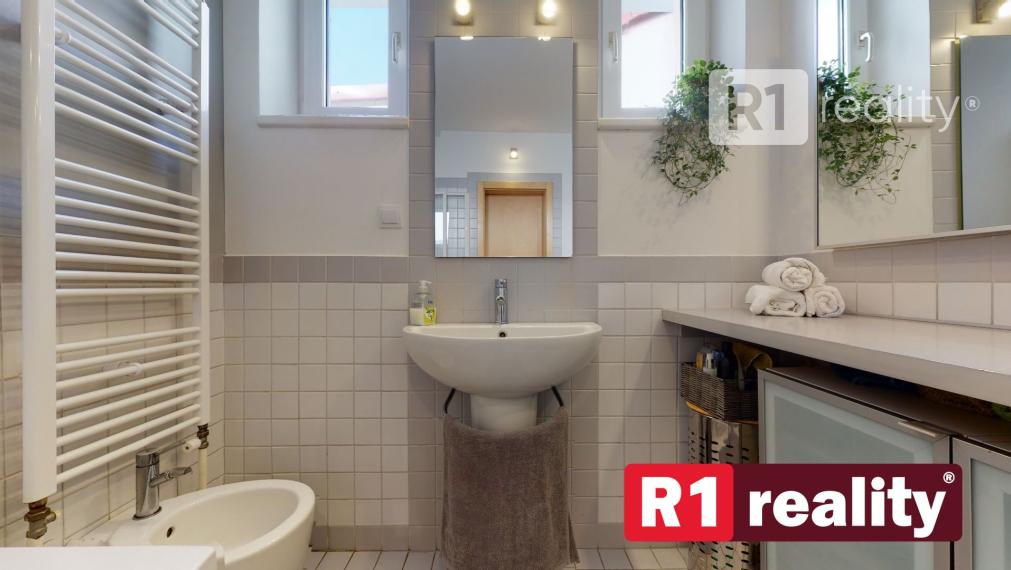 Prenájom 4 izb. rodinného domu /120 m2, záhrada 400 m2/ Banka pri Piešťanoch