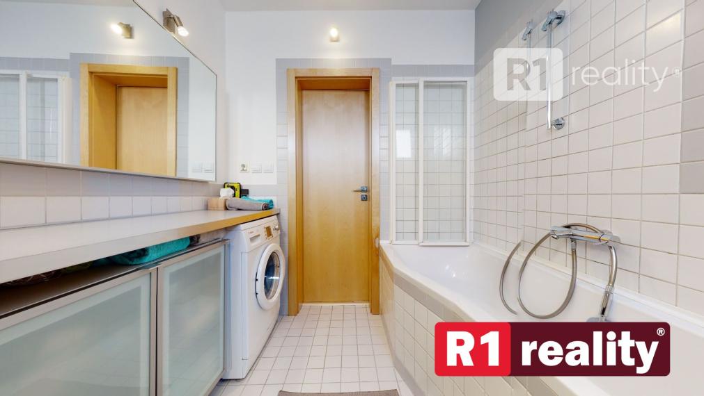 Prenájom 4 izb. rodinného domu /120 m2, záhrada 400 m2/ Banka pri Piešťanoch