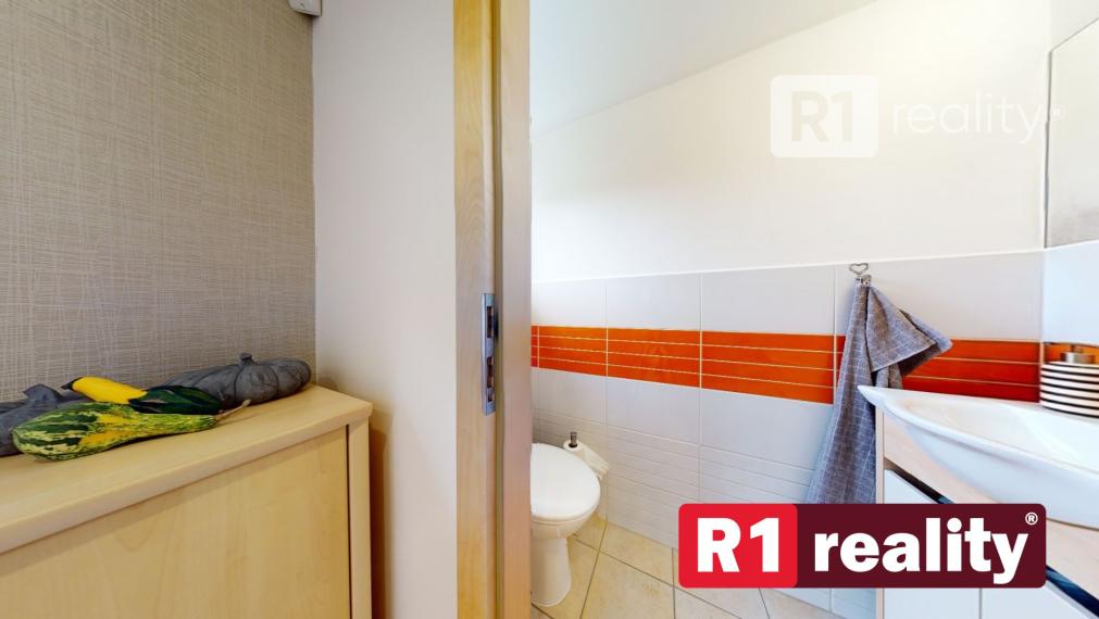 Prenájom 4 izb. rodinného domu /120 m2, záhrada 400 m2/ Banka pri Piešťanoch