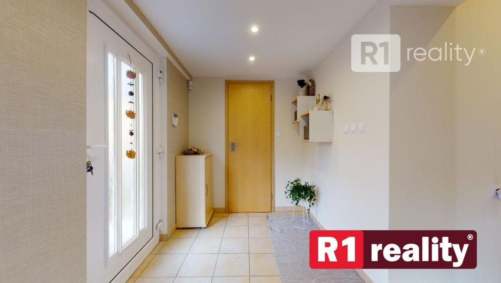 Prenájom 4 izb. rodinného domu /120 m2, záhrada 400 m2/ Banka pri Piešťanoch
