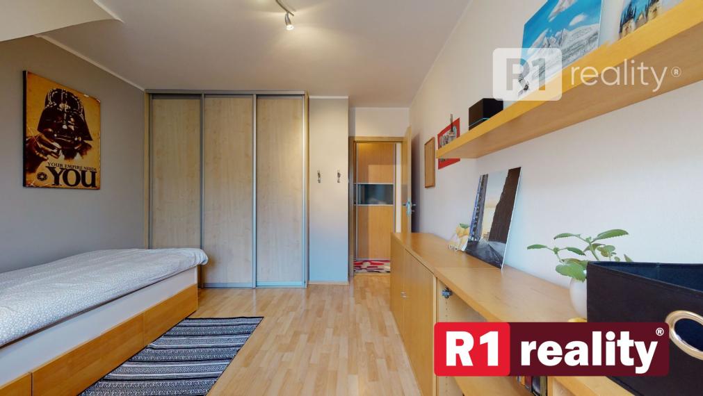 Prenájom 4 izb. rodinného domu /120 m2, záhrada 400 m2/ Banka pri Piešťanoch