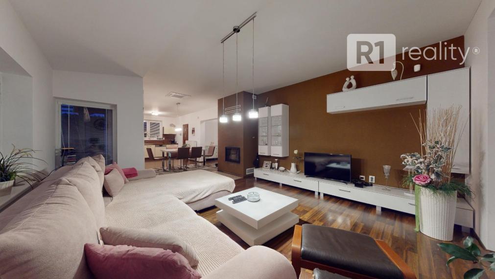 Jedinečný 5 izb. bungalov /pozemok 625 m2, sauna, garáž, krb/ Lodenica Piešťany