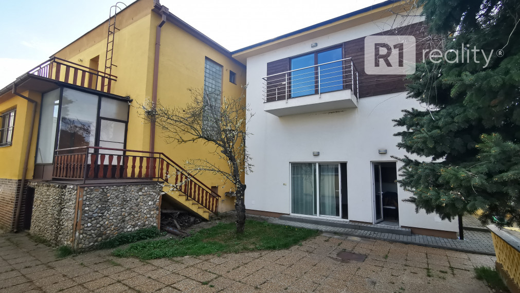 Rodinný dom s pekným pozemkom 800 m2 / Moravany nad Váhom