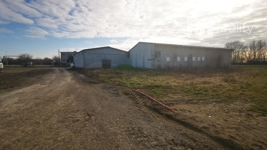 Pozemok pre výstavbu areálu výroby-skladovania / Piešťany