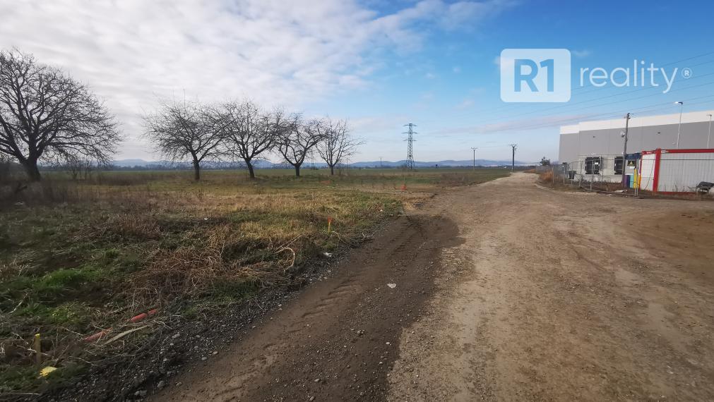 Pozemok pre výstavbu areálu výroby-skladovania / Piešťany