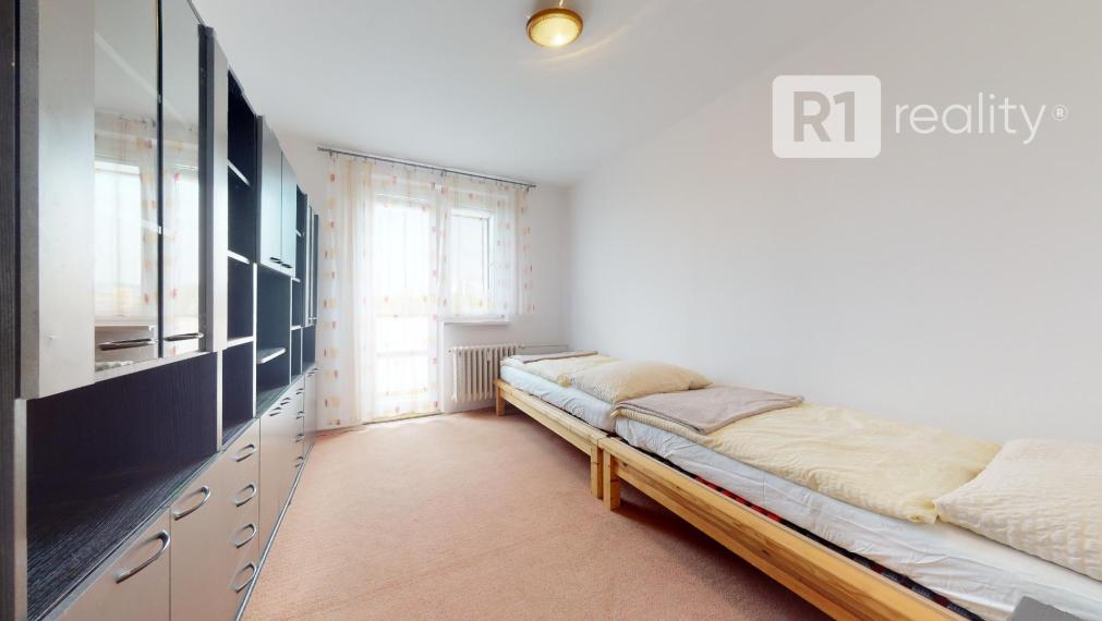 3 izbový byt 70 m2 po čiastočnej rekonštrukcii, výťah, 3x balkón, Piešťany-Prednádražie