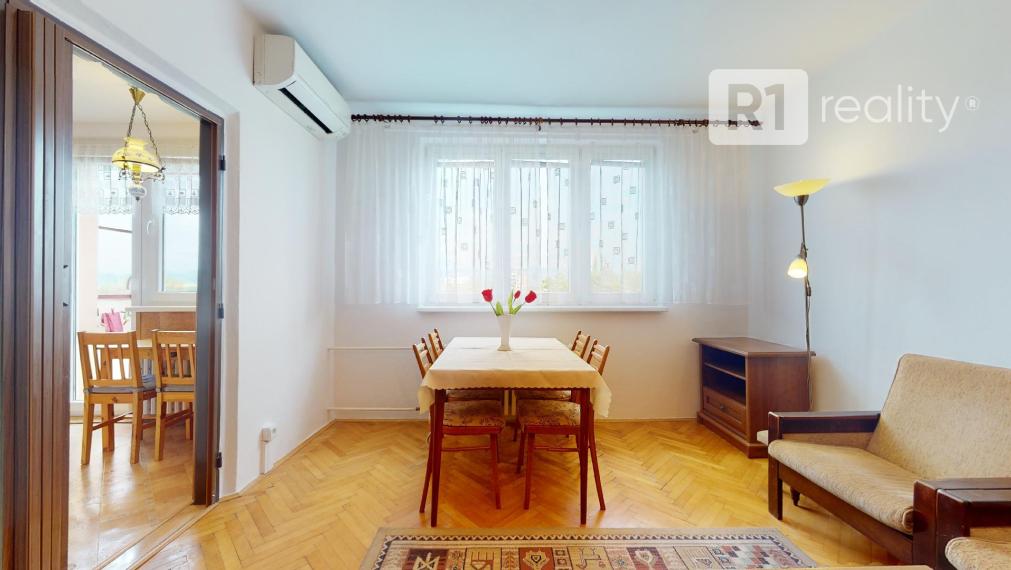 3 izbový byt 70 m2 po čiastočnej rekonštrukcii, výťah, 3x balkón, Piešťany-Prednádražie