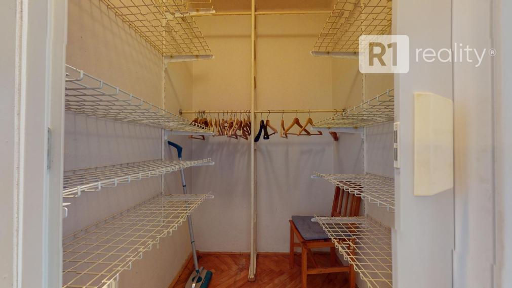 3 izbový byt 70 m2 po čiastočnej rekonštrukcii, výťah, 3x balkón, Piešťany-Prednádražie