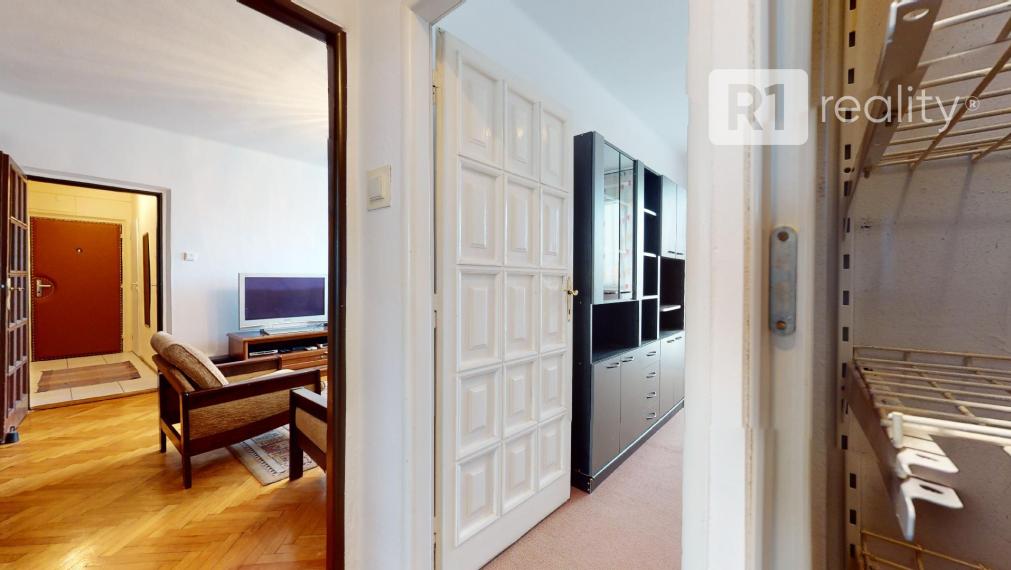 3 izbový byt 70 m2 po čiastočnej rekonštrukcii, výťah, 3x balkón, Piešťany-Prednádražie