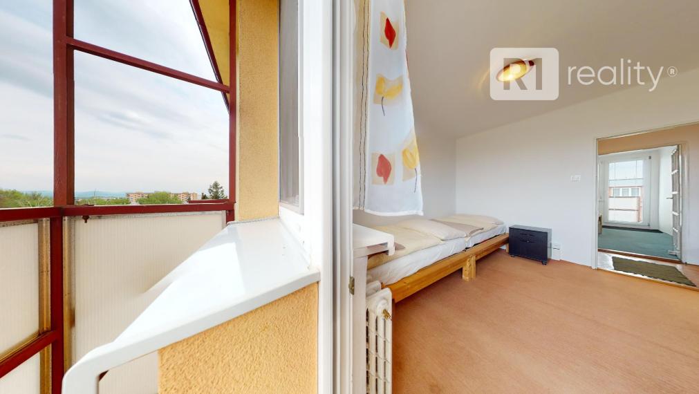 3 izbový byt 70 m2 po čiastočnej rekonštrukcii, výťah, 3x balkón, Piešťany-Prednádražie