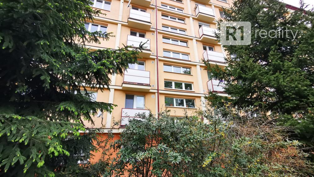 3 izbový byt 70 m2 po čiastočnej rekonštrukcii, výťah, 3x balkón, Piešťany-Prednádražie