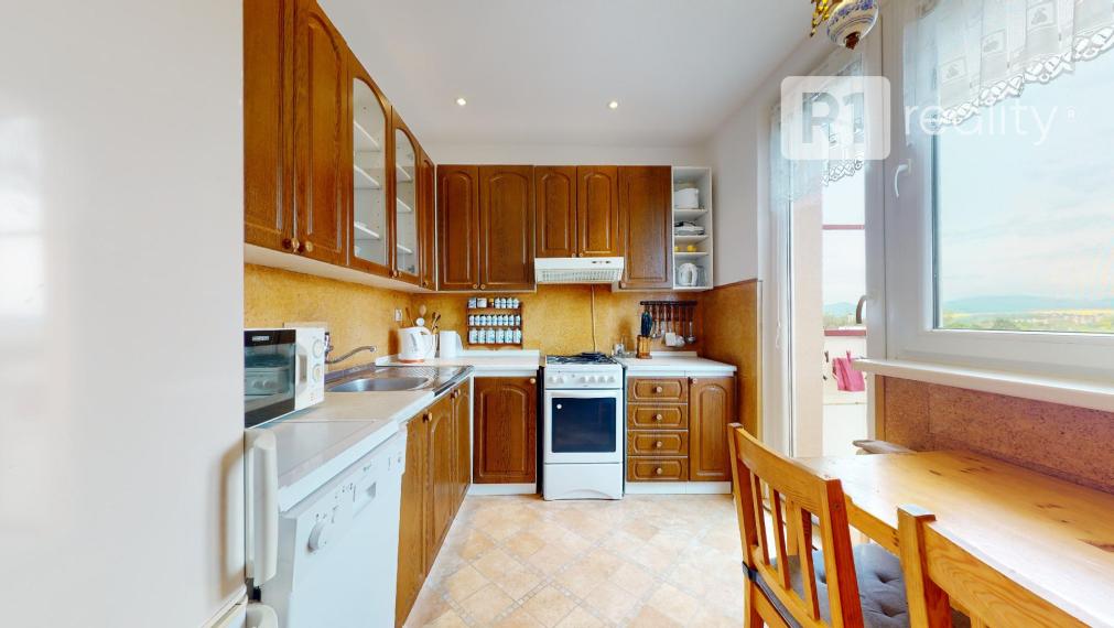 3 izbový byt 70 m2 po čiastočnej rekonštrukcii, výťah, 3x balkón, Piešťany-Prednádražie