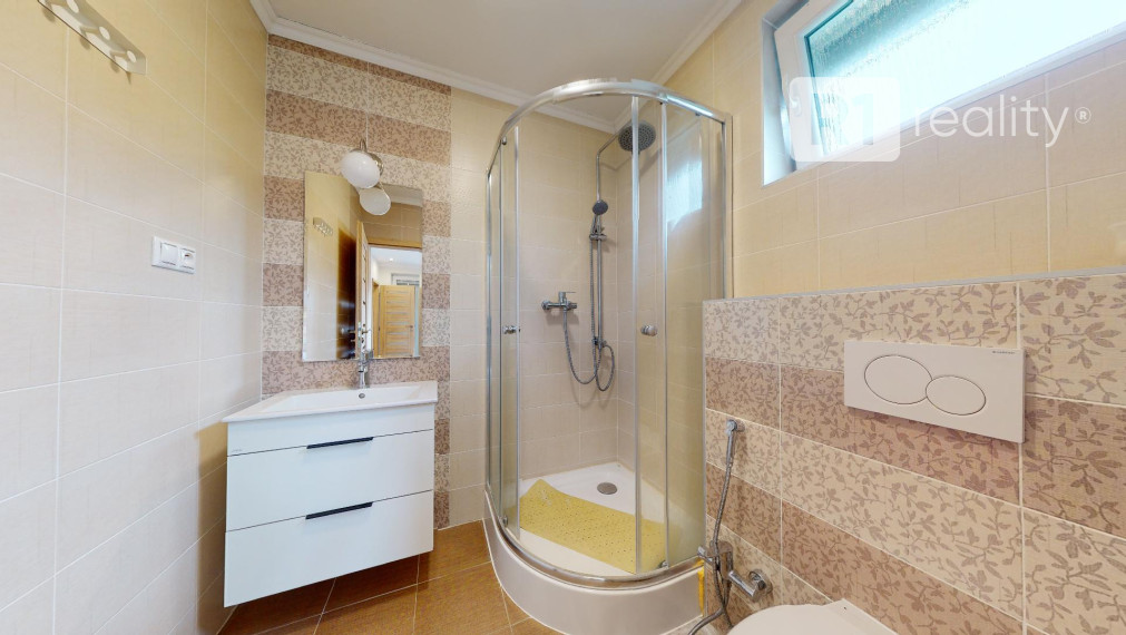 Veľký 6 izb. rodinný dom " SUN 77 " / Sokolovce