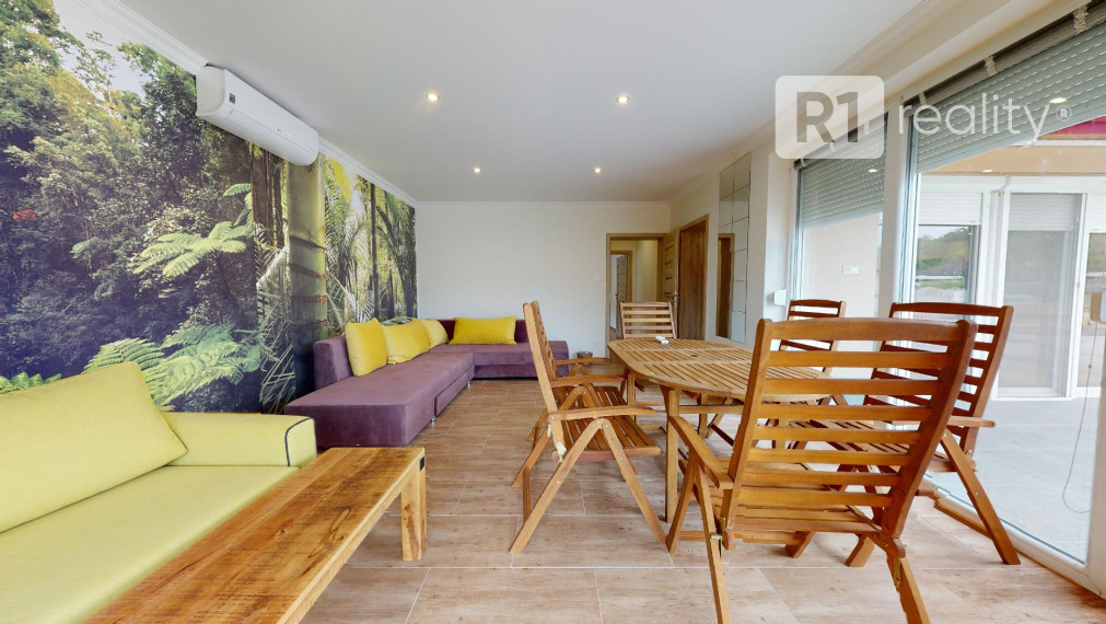 Veľký 6 izb. rodinný dom " SUN 77 " / Sokolovce