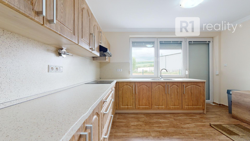 Veľký 6 izb. rodinný dom " SUN 77 " / Sokolovce