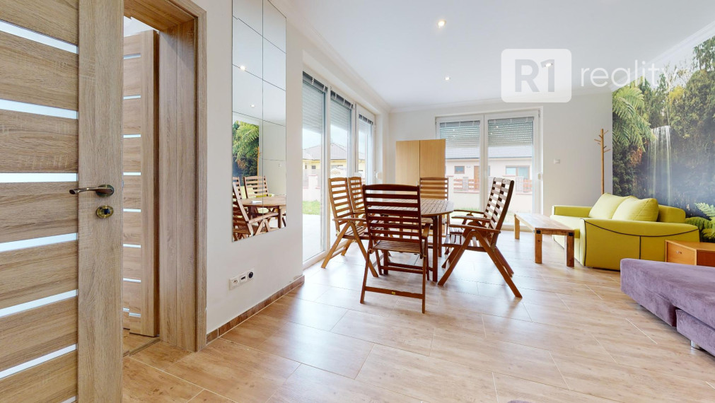 Veľký 6 izb. rodinný dom " SUN 77 " / Sokolovce