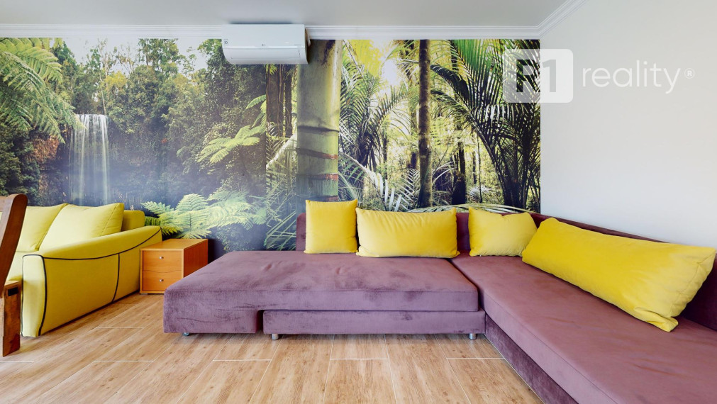 Veľký 6 izb. rodinný dom " SUN 77 " / Sokolovce