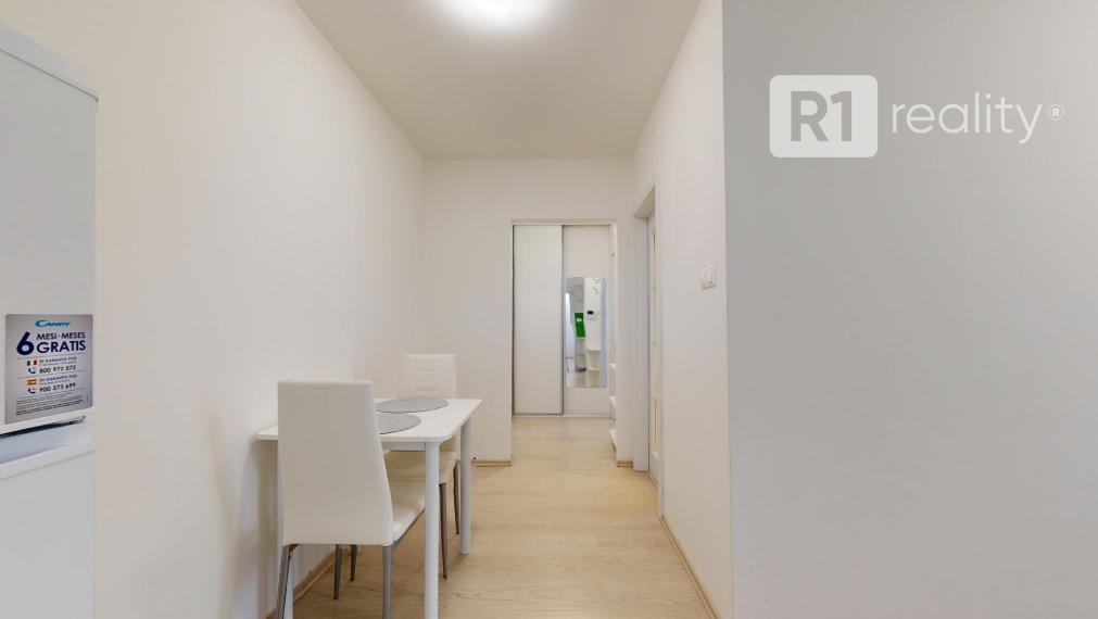 Príjemný 2 izb. byt TEPLICKÁ po kompletnej rekonštrukcii, výťah, balkón / Piešťany