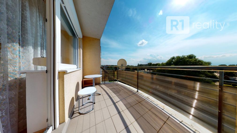 Príjemný 2 izbový byt, 54 m2 + garáž, E. Belluša, Piešťany