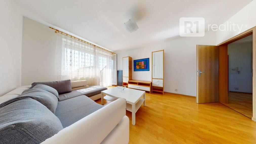 Príjemný 2 izbový byt, 54 m2 + garáž, E. Belluša, Piešťany