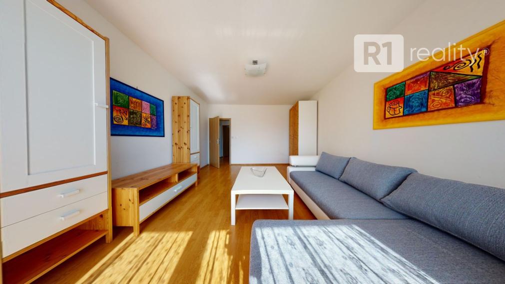 Príjemný 2 izbový byt, 54 m2 + garáž, E. Belluša, Piešťany