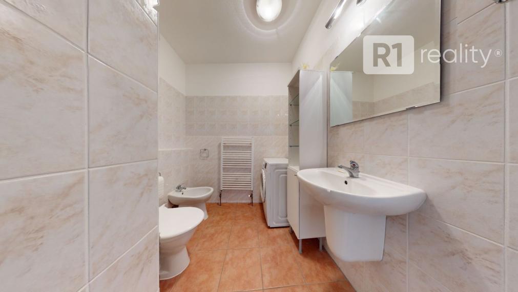 Príjemný 2 izbový byt, 54 m2 + garáž, E. Belluša, Piešťany