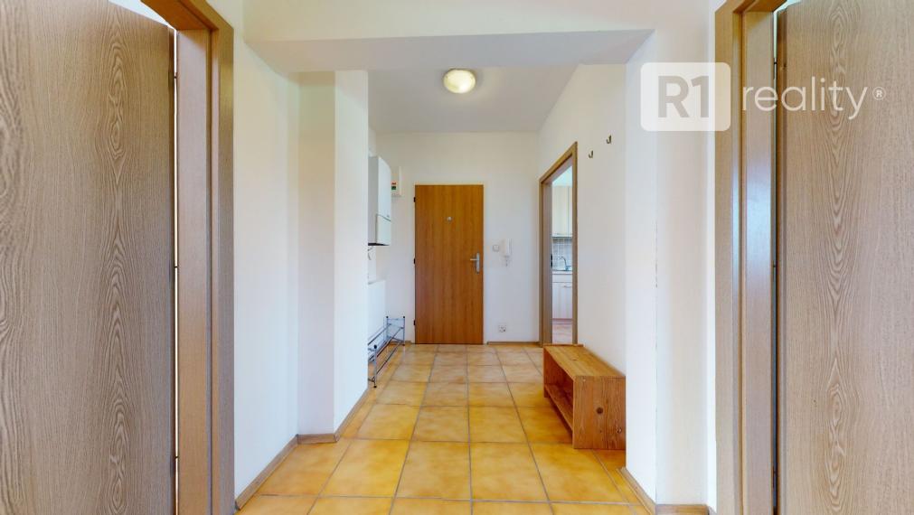 Príjemný 2 izbový byt, 54 m2 + garáž, E. Belluša, Piešťany