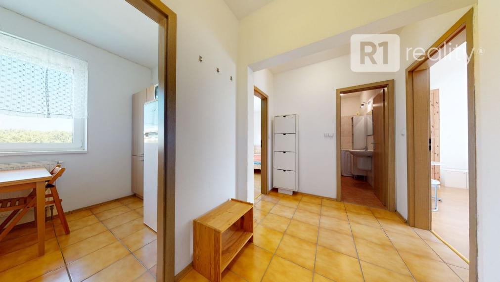 Príjemný 2 izbový byt, 54 m2 + garáž, E. Belluša, Piešťany