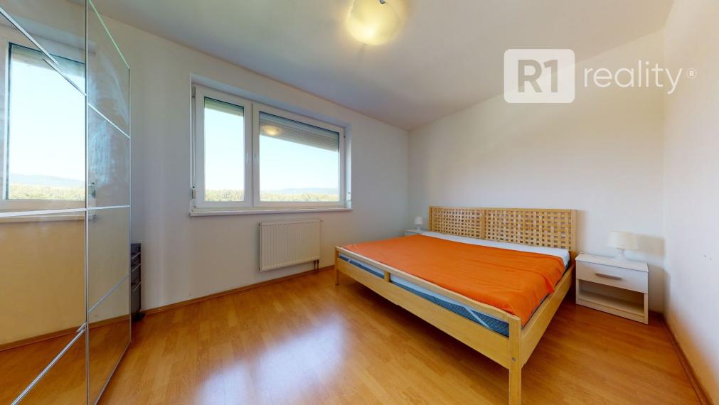 Príjemný 2 izbový byt, 54 m2 + garáž, E. Belluša, Piešťany