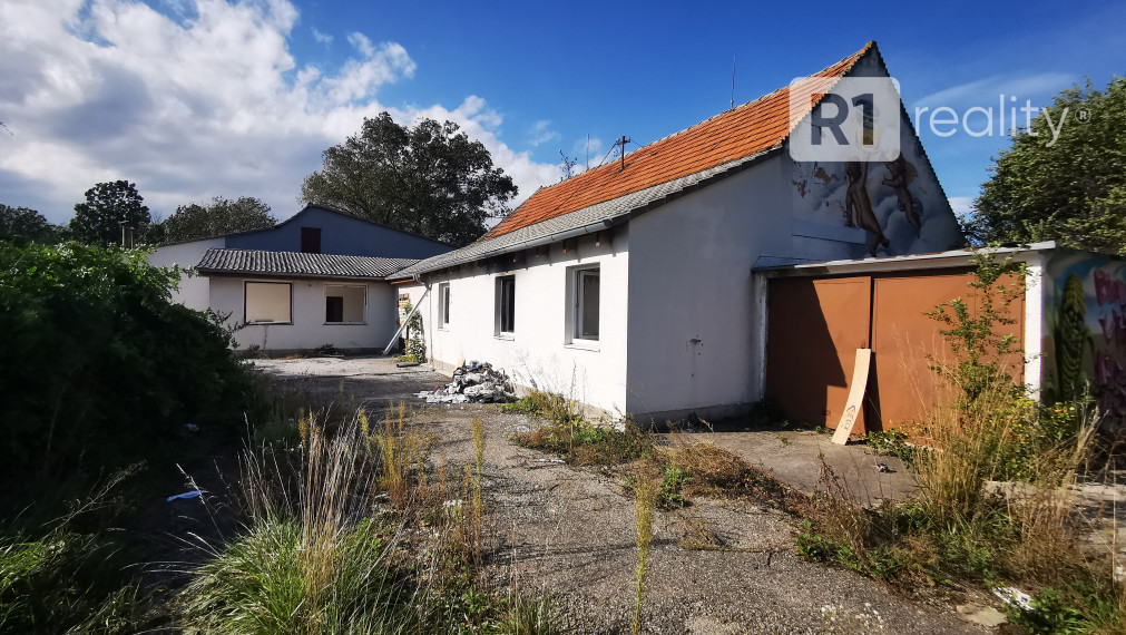 Areál pre výrobu, skladovanie.. /pozemok 2524 m2 m2, všetky IS/ Moravany nad Váhom