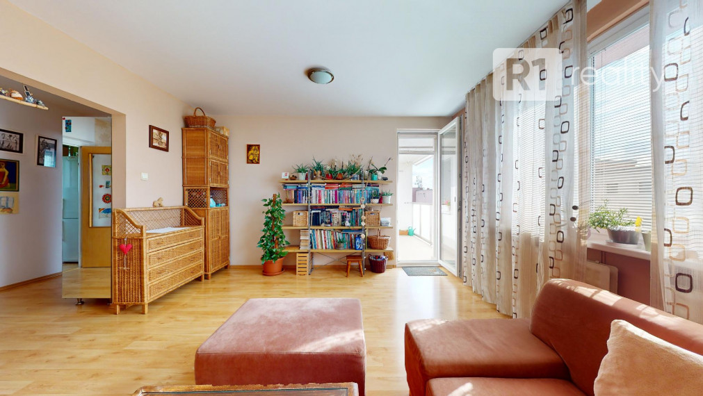 Pekný, zrekonštruovaný 3 izb. byt /65 m2, výťah, loggia/ Piešťany