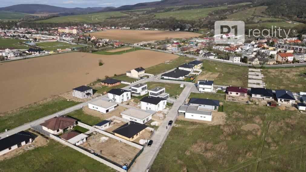 Stavebný pozemok / 486 m2 / Banka pri Piešťanoch