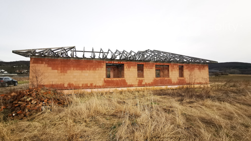 Stavebným pozemkom 670 m2 / rozostavaný RD, už zakreslený na LV / Sokolovce