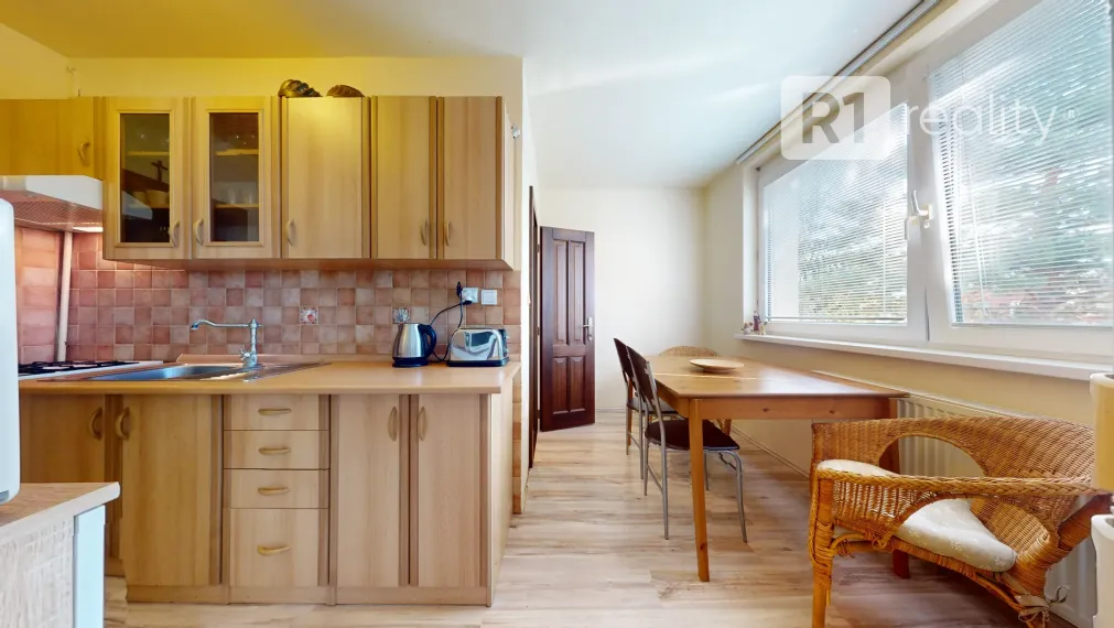 Vkusný, priestranný 2 izbový byt, 70 m2, kompletne zariadený, Piešťany-JUH