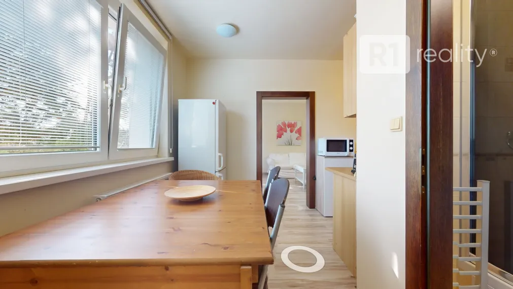 Vkusný, priestranný 2 izbový byt, 70 m2, kompletne zariadený, Piešťany-JUH