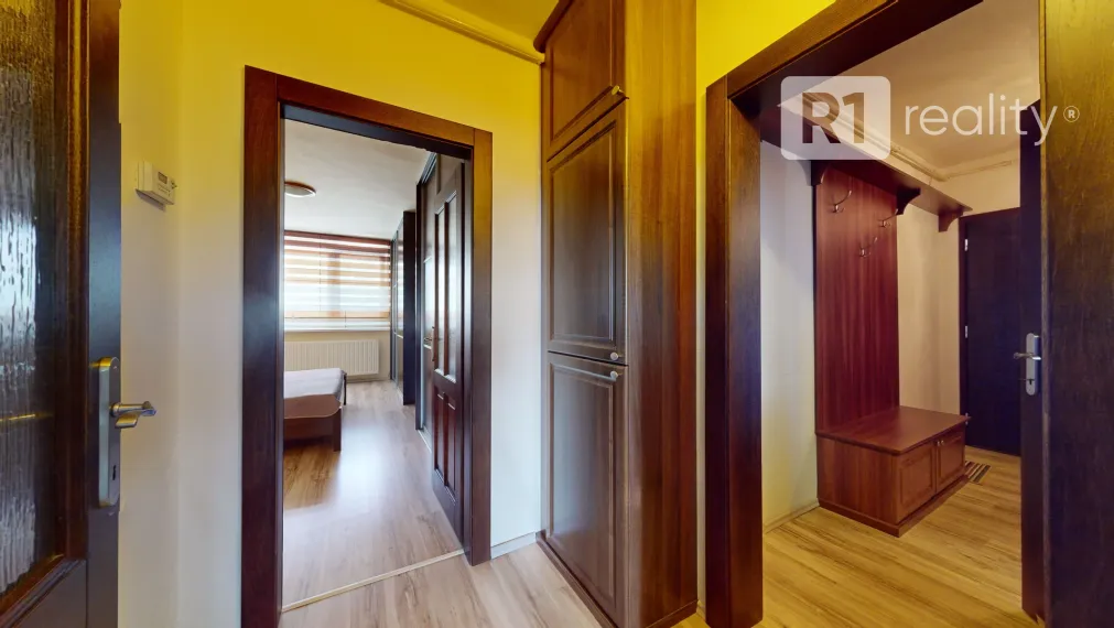 Vkusný, priestranný 2 izbový byt, 70 m2, kompletne zariadený, Piešťany-JUH