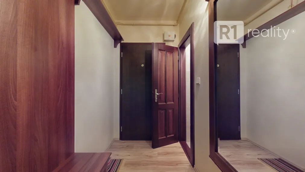 Vkusný, priestranný 2 izbový byt, 70 m2, kompletne zariadený, Piešťany-JUH