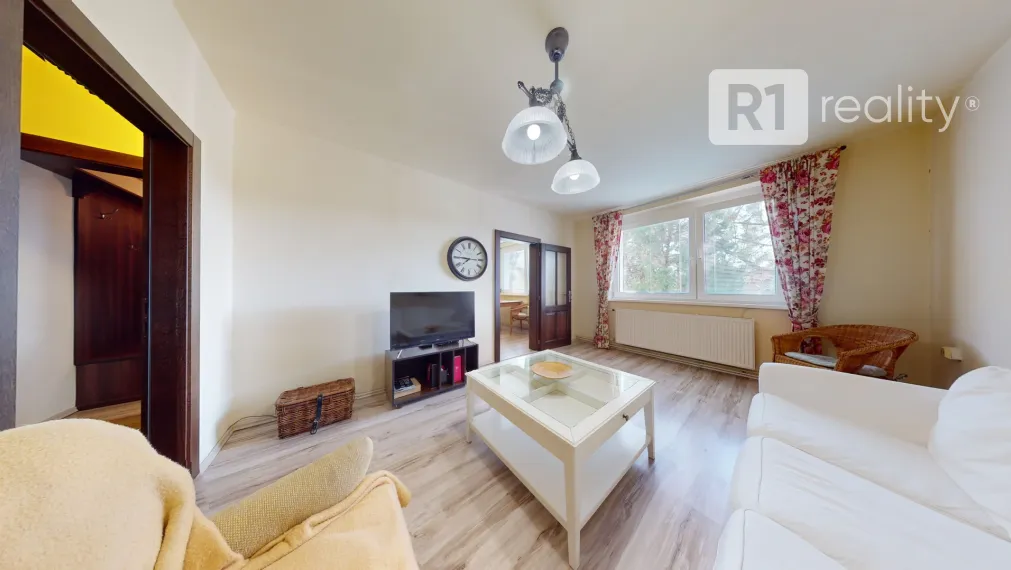 Vkusný, priestranný 2 izbový byt, 70 m2, kompletne zariadený, Piešťany-JUH