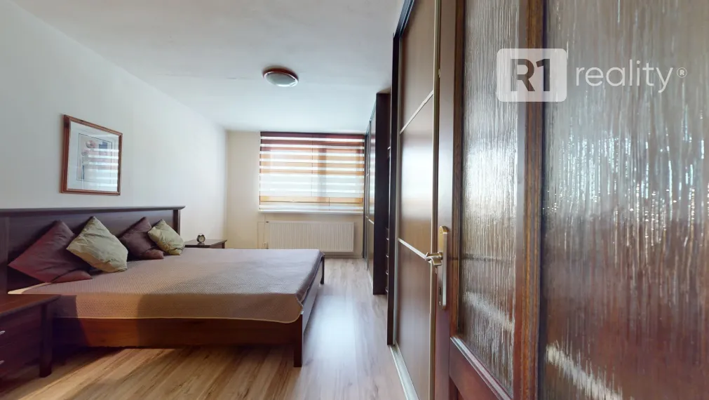 Vkusný, priestranný 2 izbový byt, 70 m2, kompletne zariadený, Piešťany-JUH